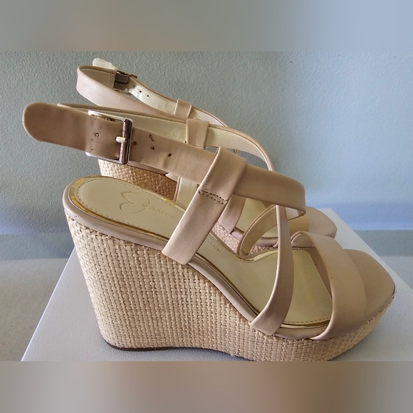 Gorgeous nude color wedges. - Picture 2 of 5